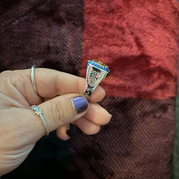 Houston Astros MLB Championship Ring - Picture 2 of 3